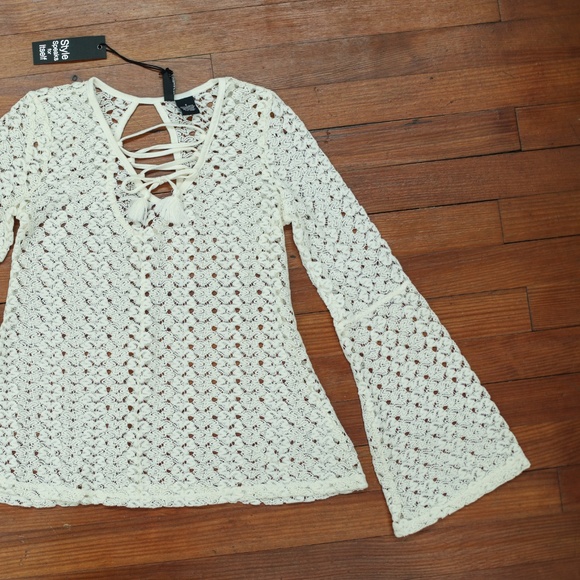 Polyester laced shirt - Picture 1 of 5